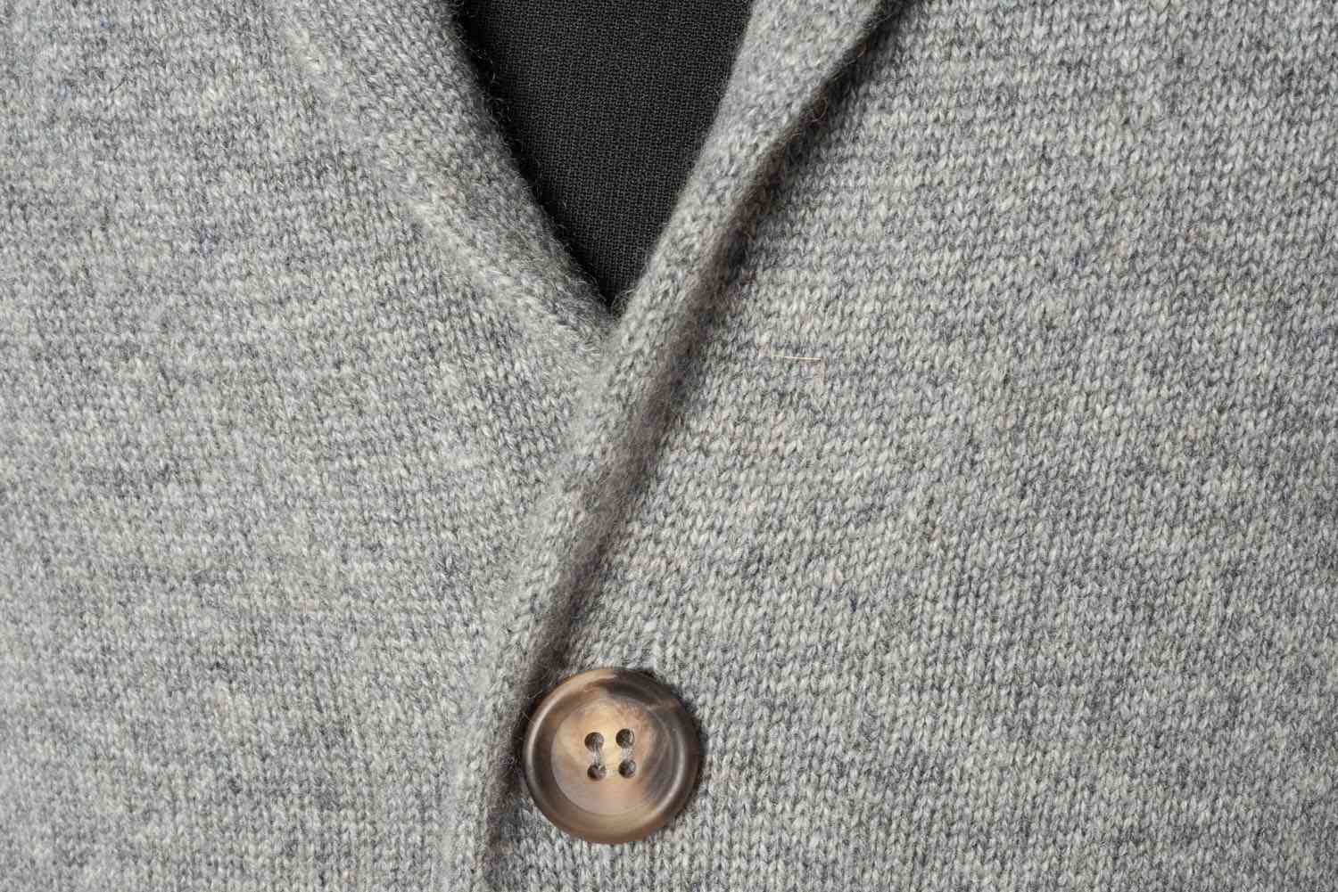 Cardiganul cu guler tip şal: noul must-have pentru bărbaţi, din sezonul acesta