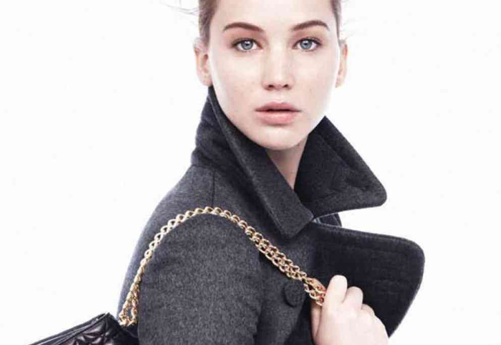 Jennifer Lawrence ne arată că poţi arăta senzaţional şi fără mascara