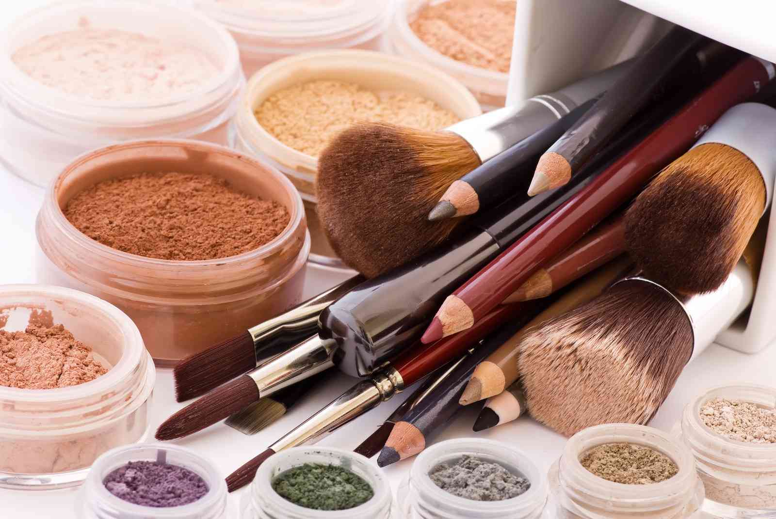 Cum identifici posibilele substanţe toxice din trusa ta de make-up