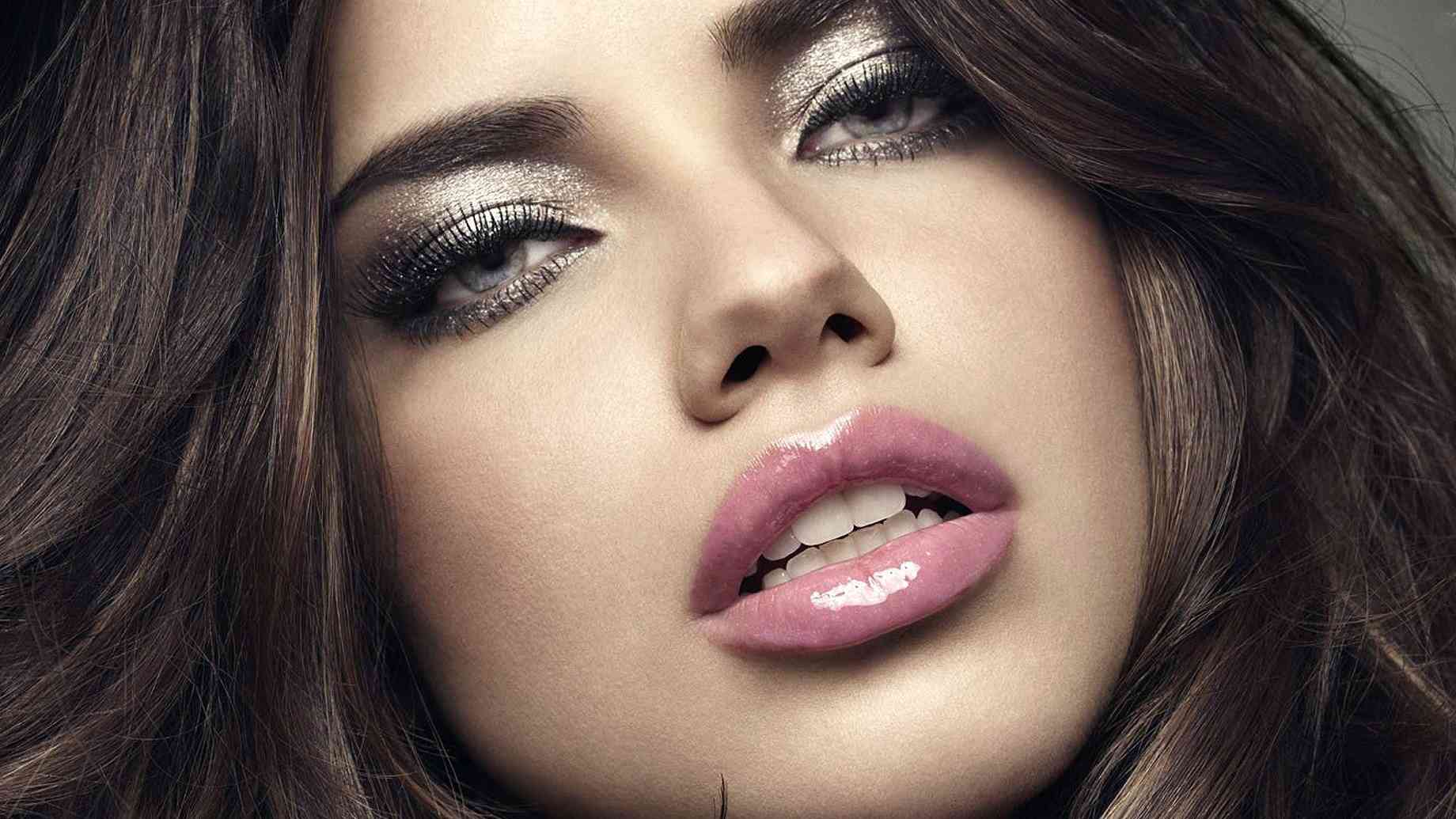 Top 10 cele mai sexi buze de la Hollywood
