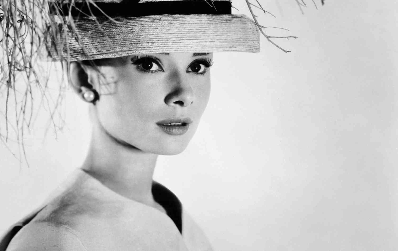 Audrey Hepburn, aleasă cea mai frumoasă femeie din ultimii 50 de ani