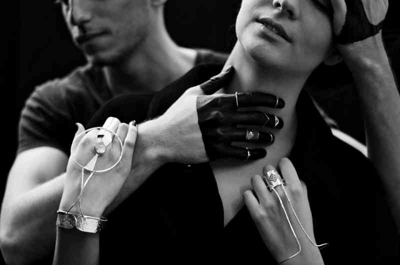 Primul bijutier român care a apărut în revista „Dark Beauty Magazine”