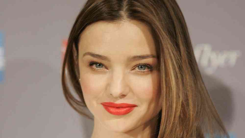 Miranda Kerr a pozat nud pentru noul număr al revistei britanice „GQ“