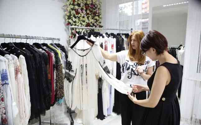 Moda românească de altădată: expoziţie de costume la Bucureşti