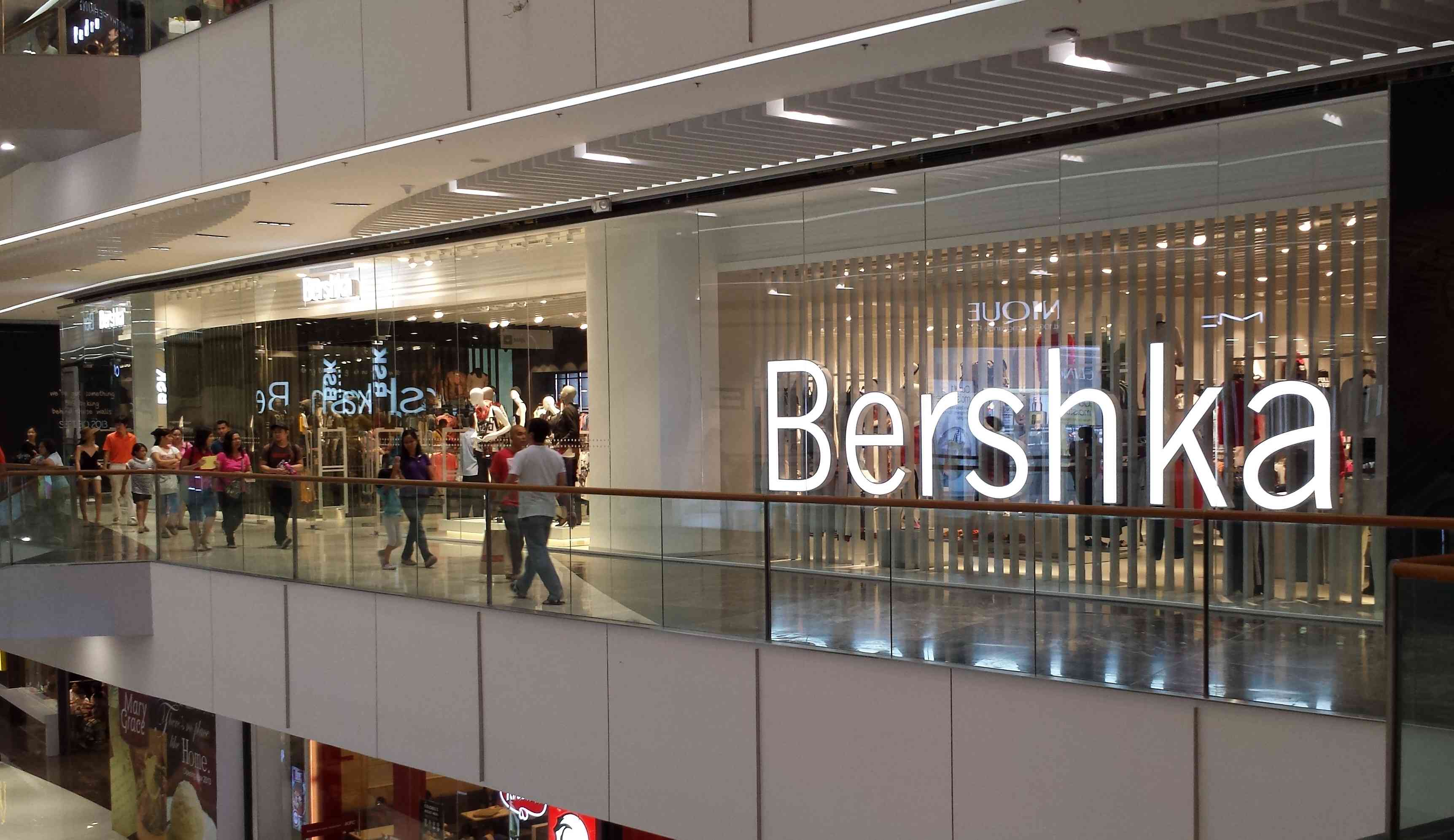 Bershka îşi deschide magazin online