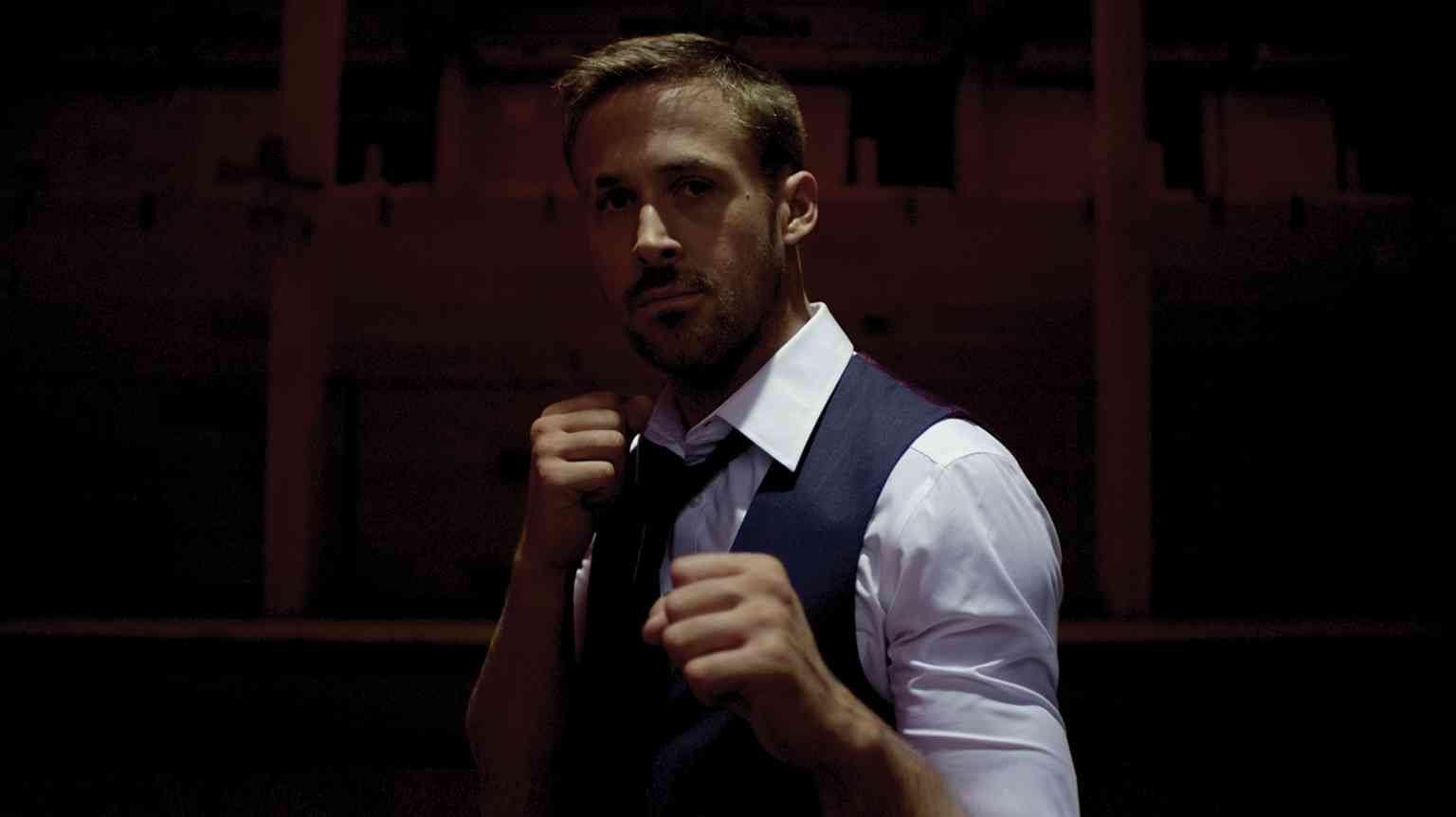 Ce ascund actorii pe sub outfiturile lor spectaculoase
