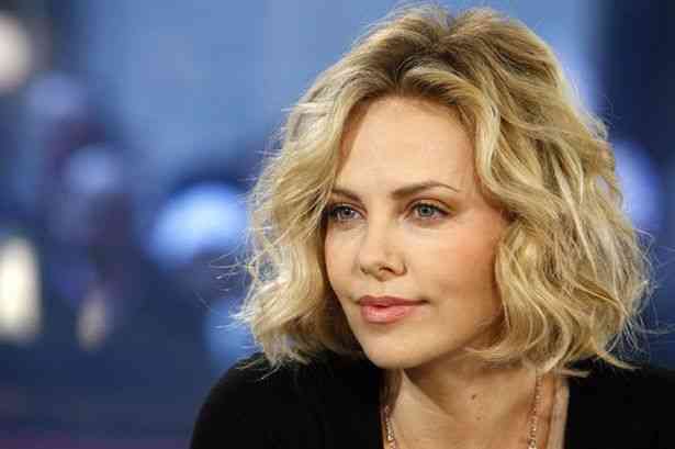 Charlize Theron a iscat un scandal la Hollywood