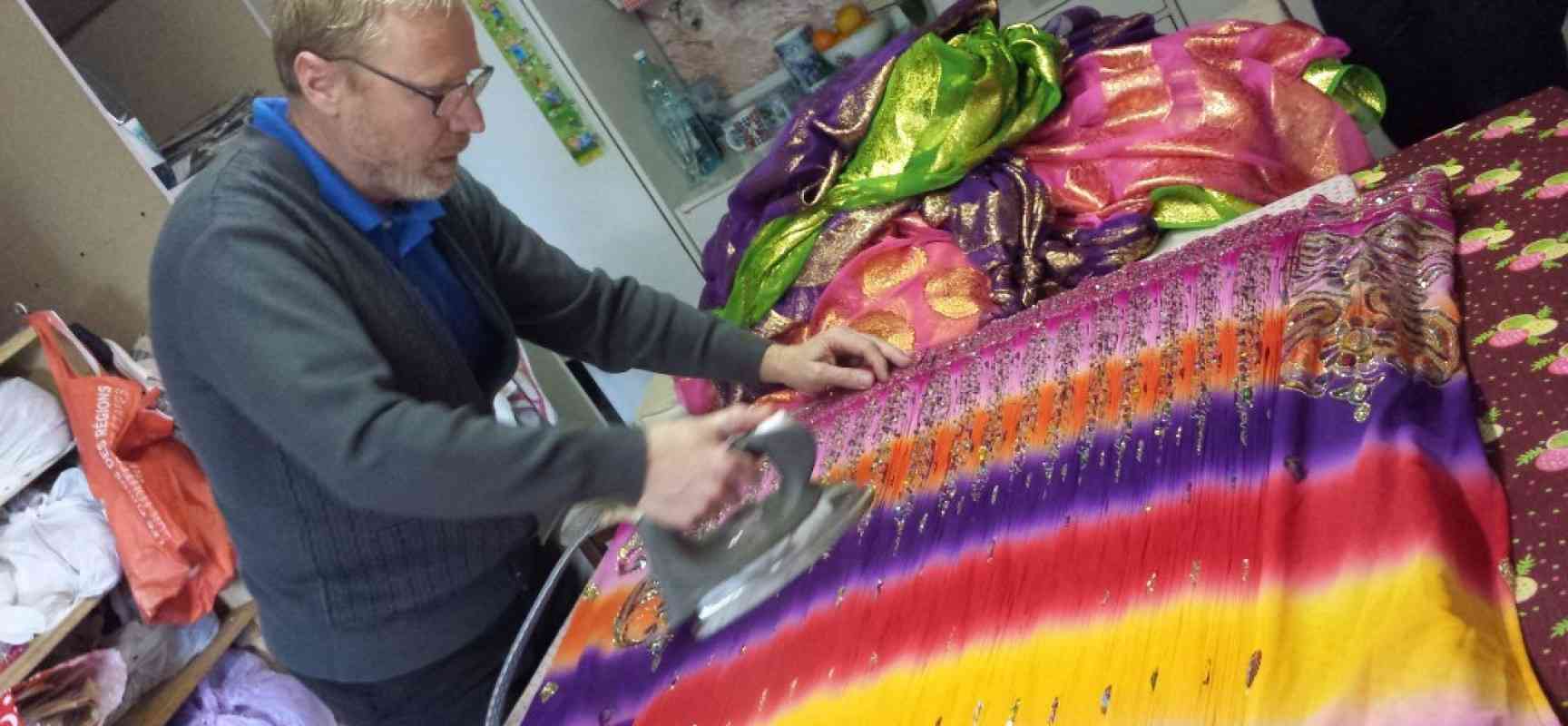 Singurul magazin din Europa de haine ţigăneşti se află la Arad