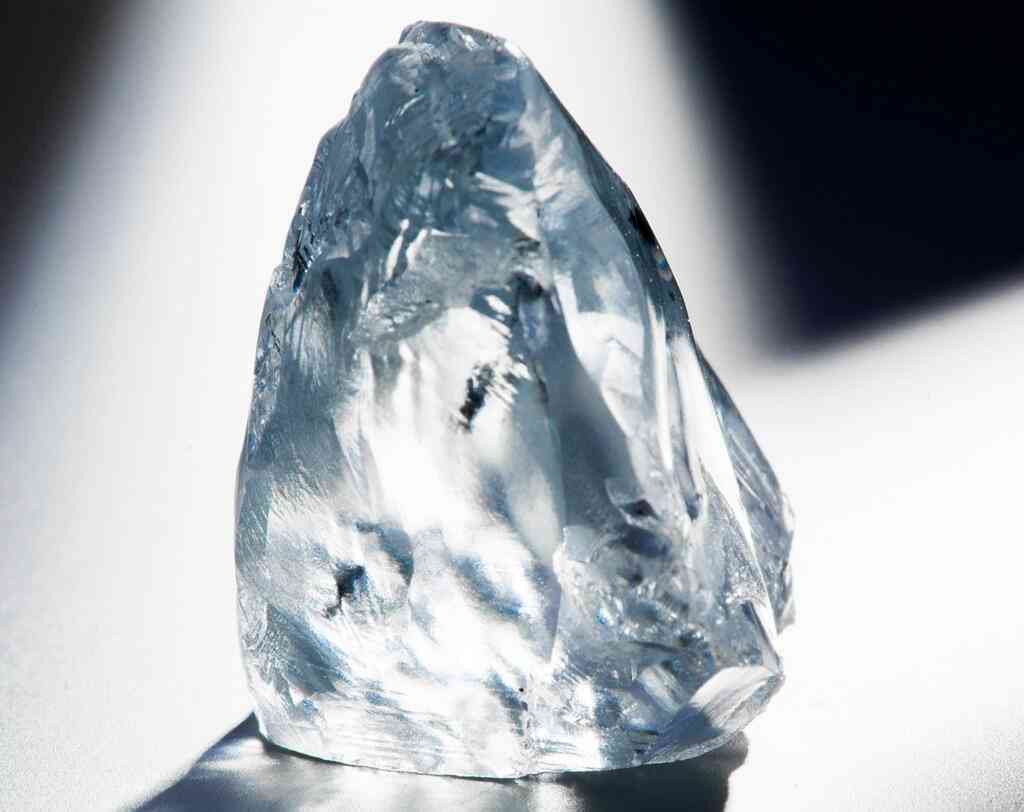 Cel mai scump diamant din lume are culoarea albastră