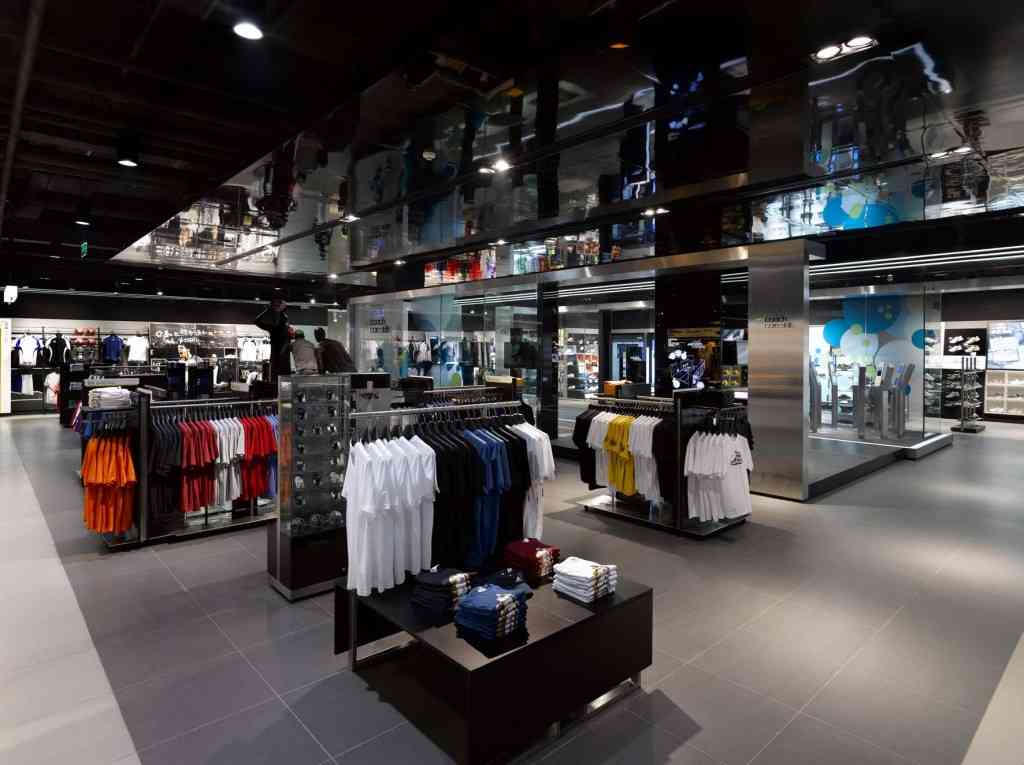 Adidas, Primark şi Zara încalcă legislaţia muncii în Europa de Est