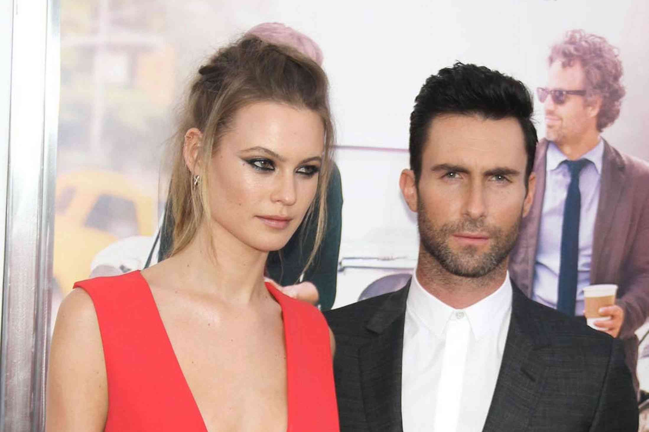 Adam Levine s-a căsătorit cu modelul Victoria’s Secret Behati Prinsloo