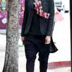 cum poarta vedetele de la hoollywood o esarfa2