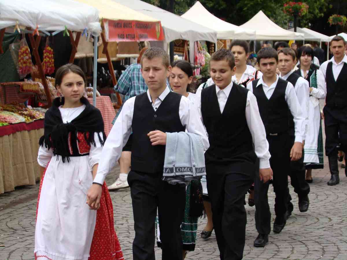 Sărbătoarea anuală a popular şi a obiceiurilor specifice maghiarilor care trăiesc în Transilvania - Fashion365
