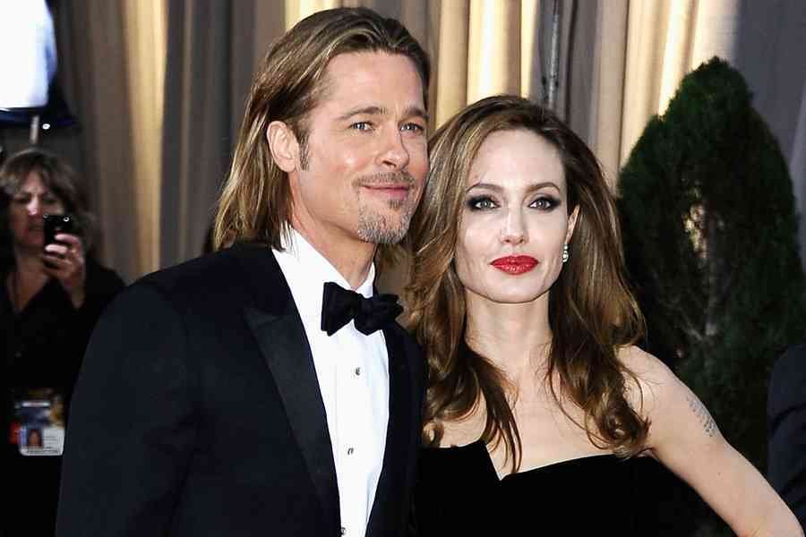 Brad Pitt şi Angelina Jolie s-au căsătorit!