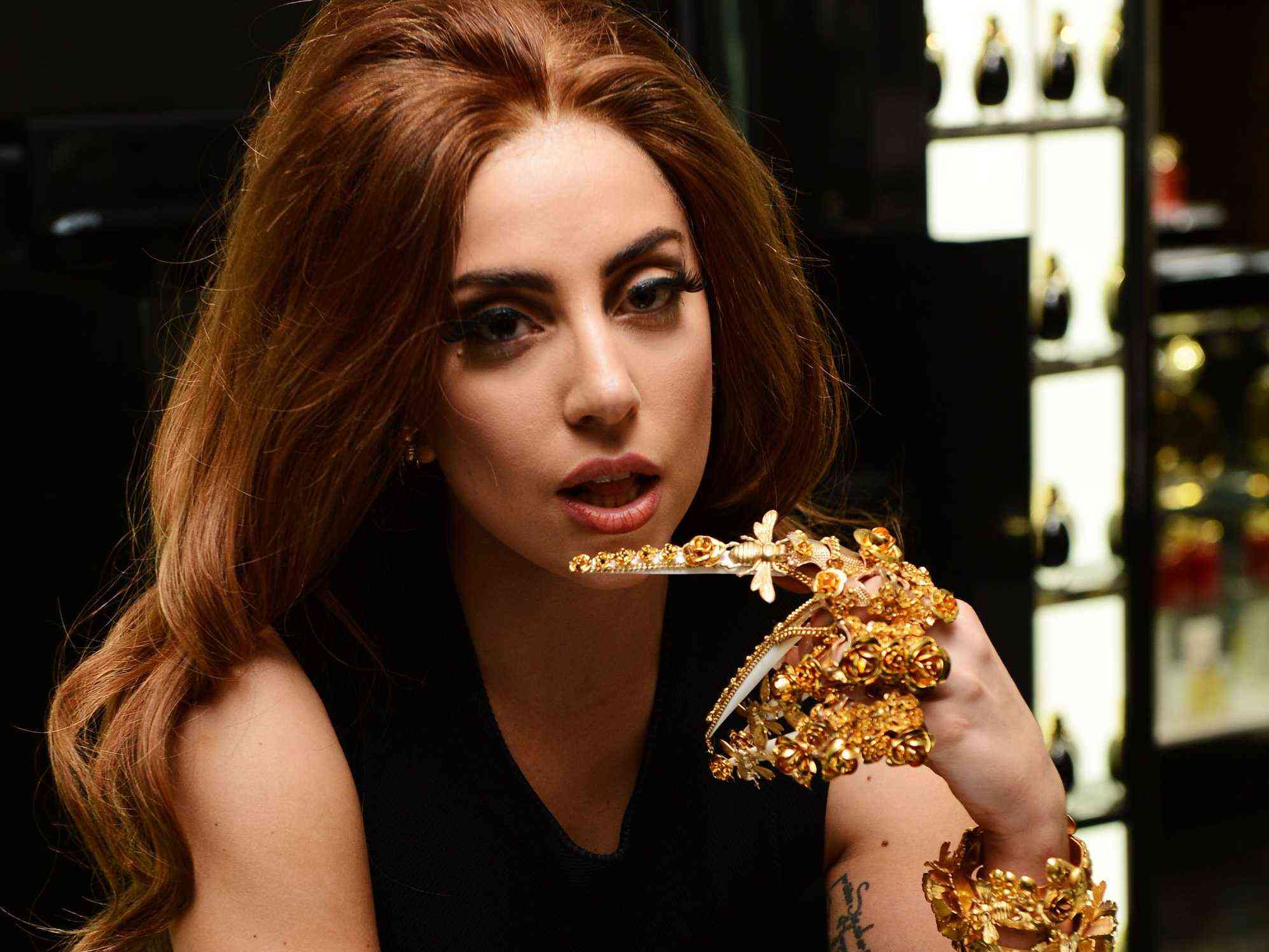 Lady Gaga lansează un nou parfum