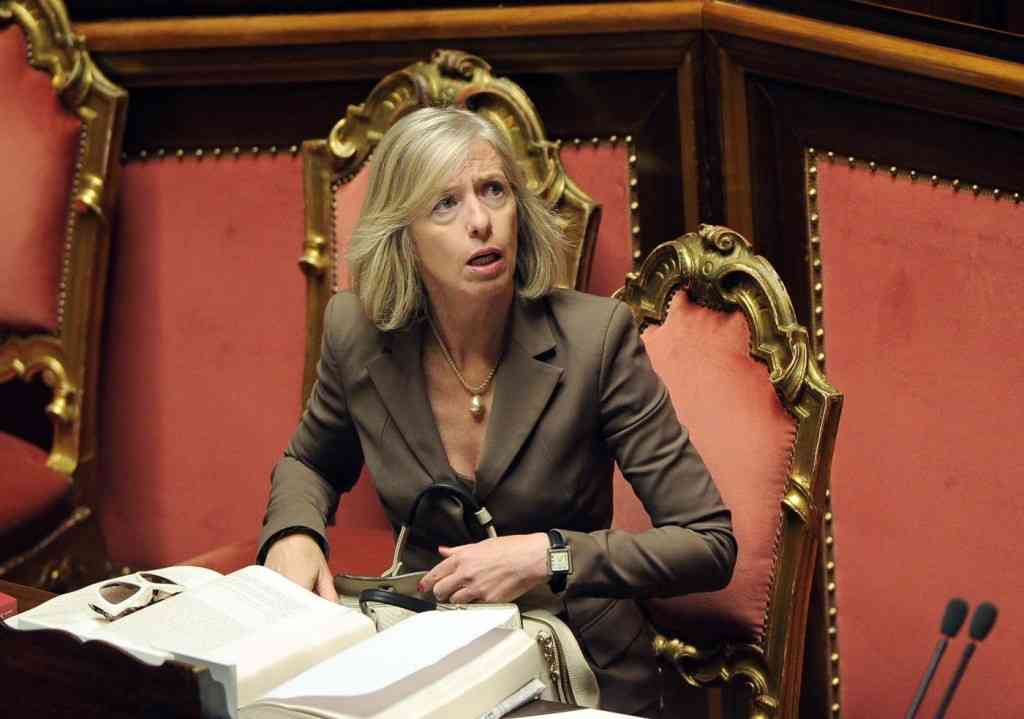 Topless-ul Stefaniei Giannini, ministrul italian al educației, a împărţit Italia