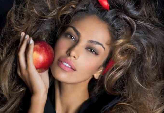 Mădălina Ghenea are o relaţie cu un producător celebru de 61 de ani