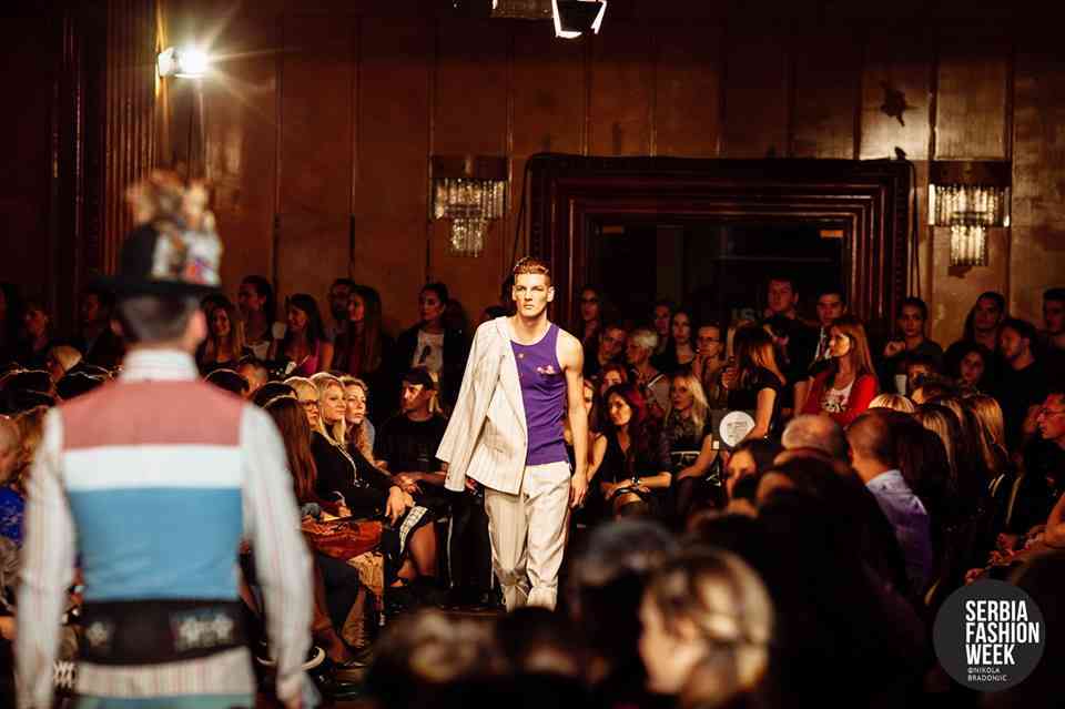 Un designer român câștigă premiul Best International Designer la Serbia Fashion Week!