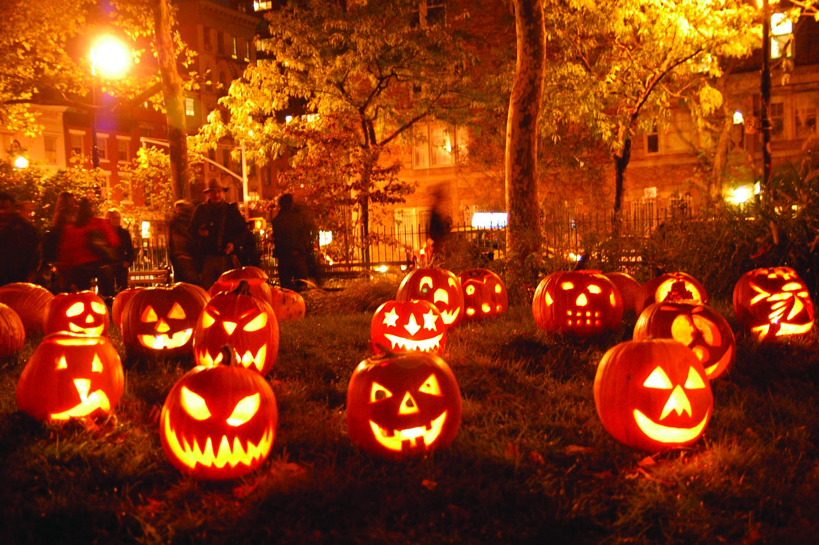 HALLOWEEN 2014: De unde poţi să-ţi comanzi COSTUME DE HALLOWEEN