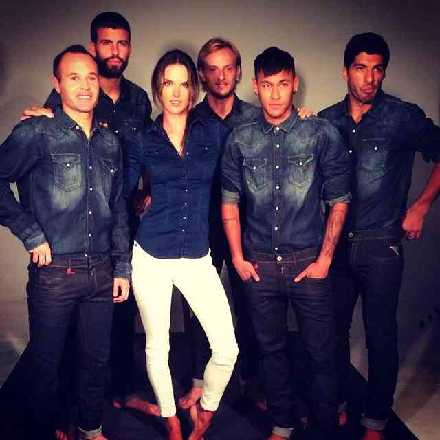 Alessandra Ambrosio este noua imagine a brandului Replay