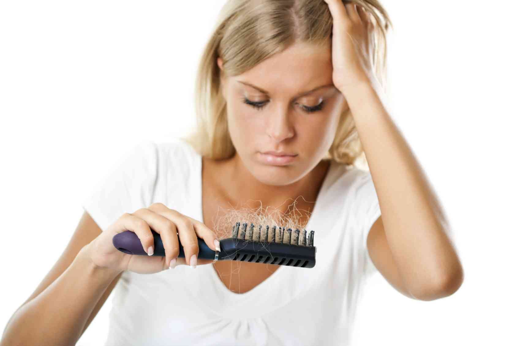 Soluţii naturale şi medicale pentru căderea părului