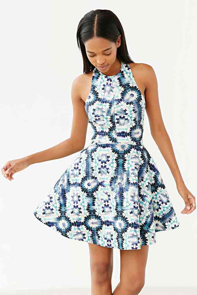 Rochii la modă în 2015: Cum să te îmbraci atunci când îi cunoști părinții