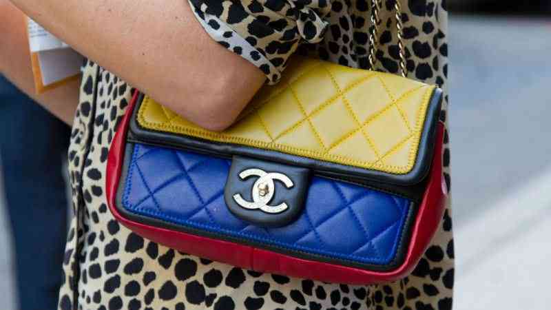 Cum deosebești o geantă autentică de designer de un fals