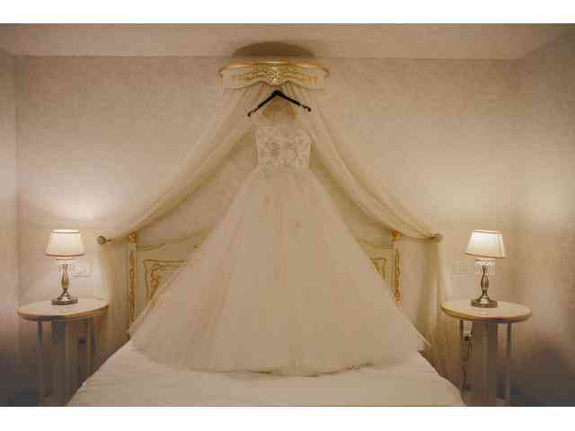 ROCHII DE MIREASĂ SECOND HAND: De unde le cumperi și cât costă