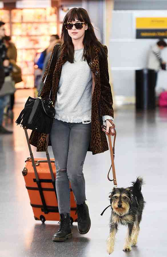 Îmbracă-te confortabil când mergi cu avionul. Idei de la celebrități