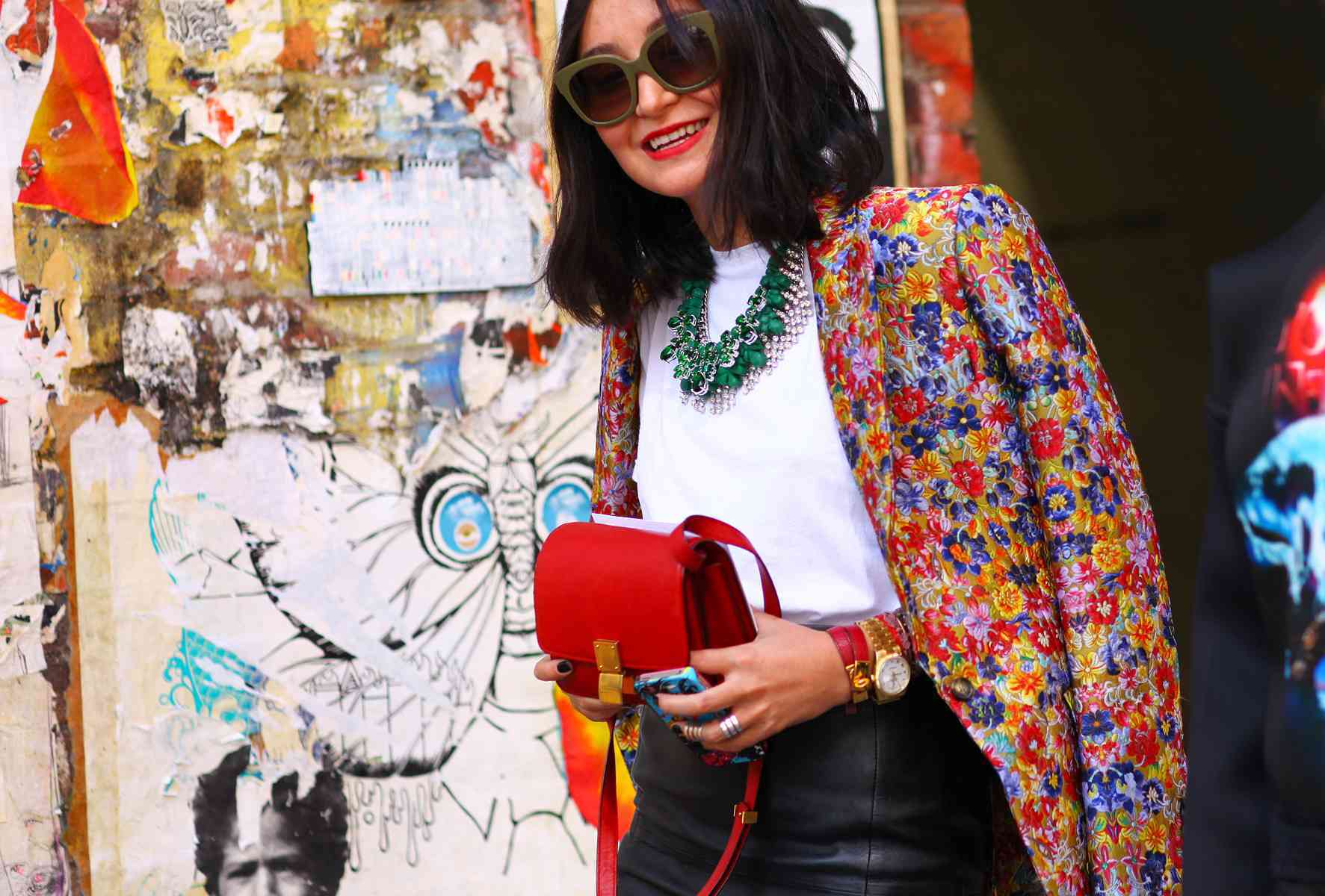 Sacoul cu imprimeuri florale este la modă în această primăvară!