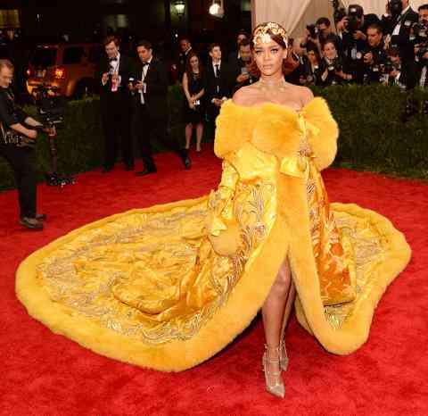 MET GALA RIHANNA