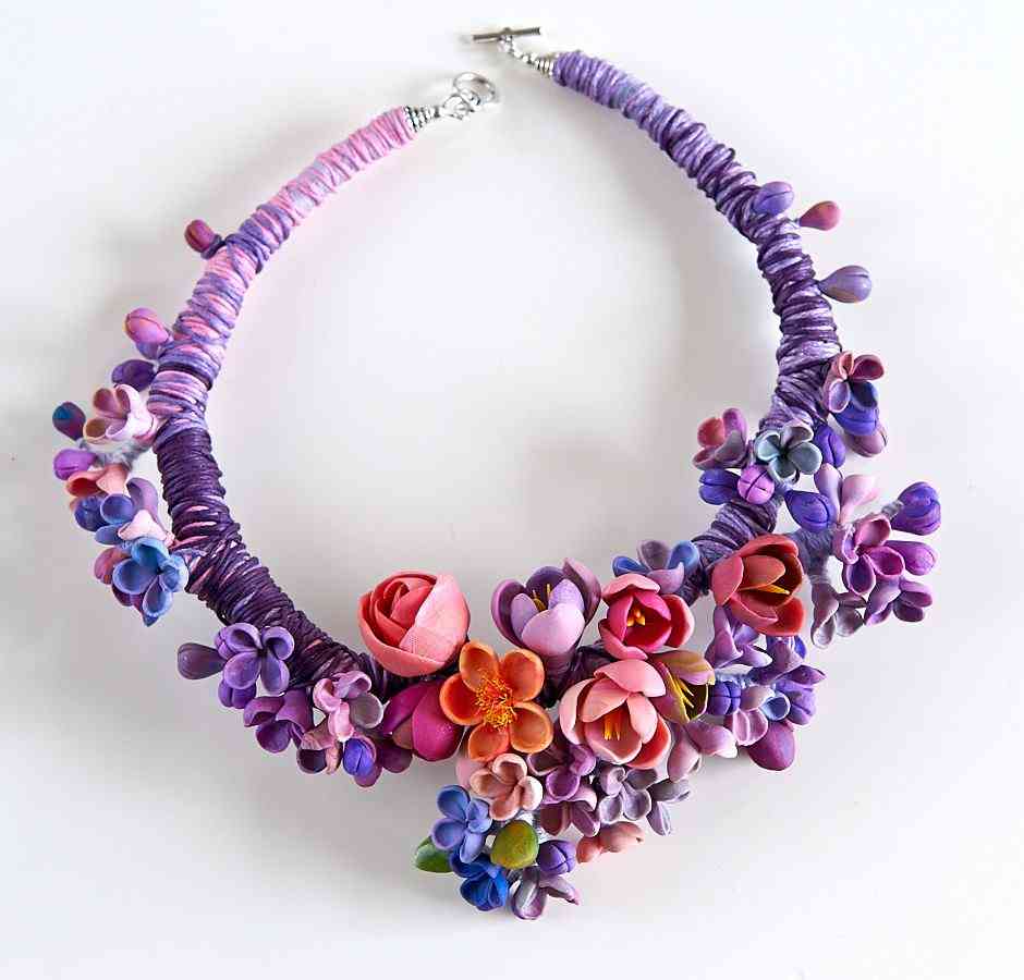 colier cu flori handmade