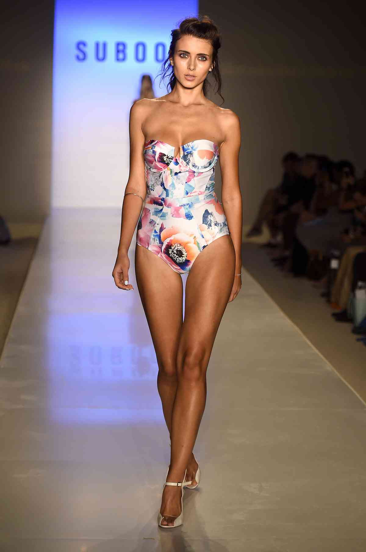 costume de baie fara bretele