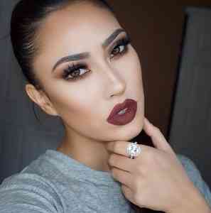 ruj inchis ochi inchisi ten deschis