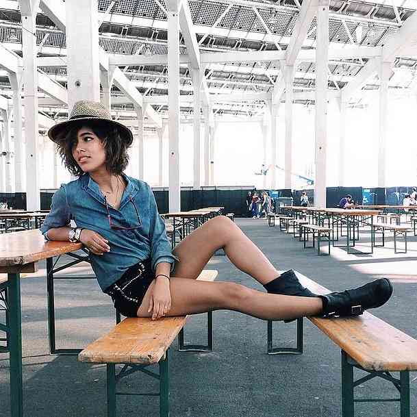 ȚINUTE VARA 2015 – Cum să te îmbraci când este cald afară, dar frig înăuntru