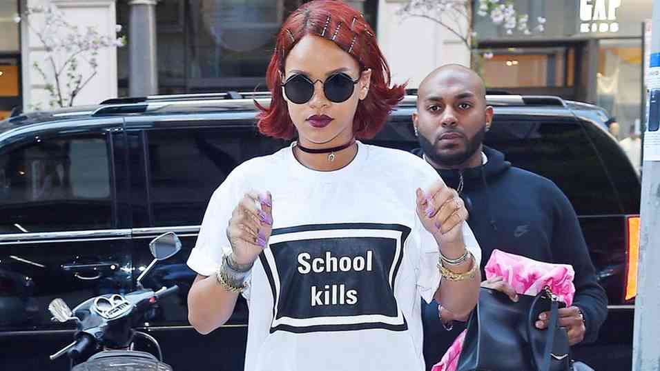 Rihanna lansează propriul brand de modă SCHOOL KILLS