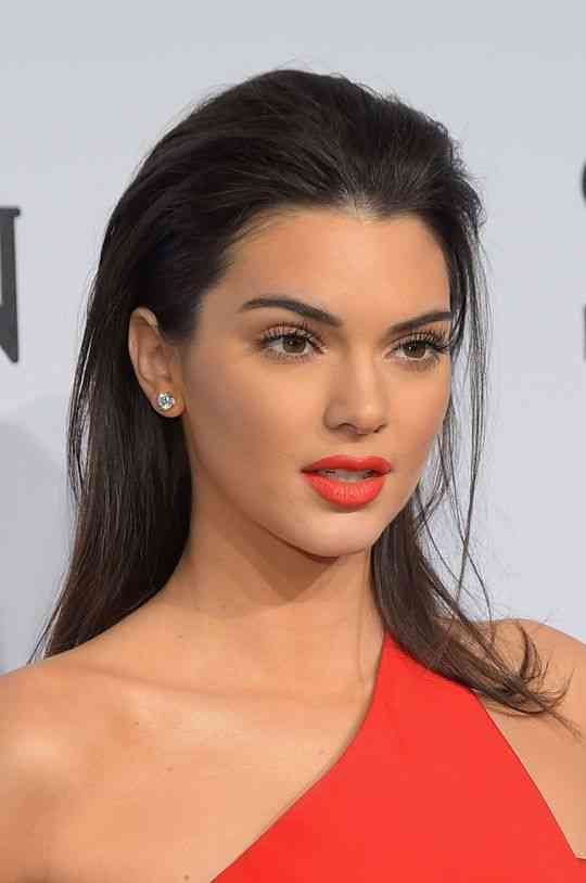 Inspiră-te din stilul modelului Kendall Jenner