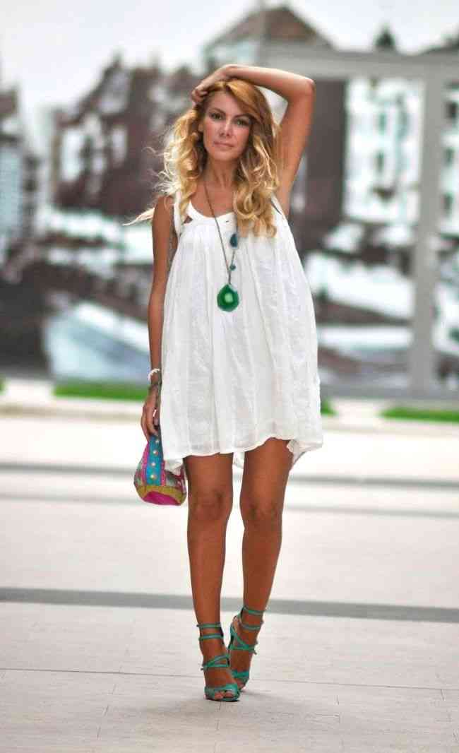 rochie alba cu colier