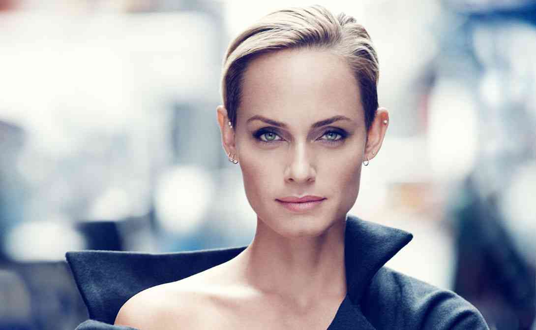 Amber Valletta