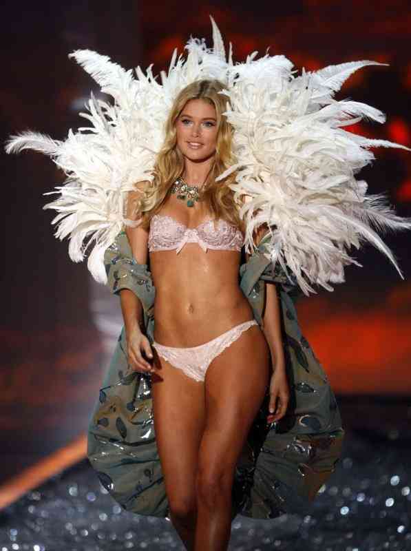 Rebecca Romijn model victoria's secret