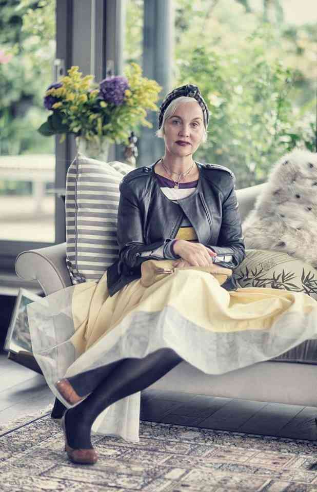 fusta midi si geaca de piele