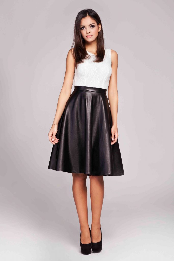 fusta de piele la birou