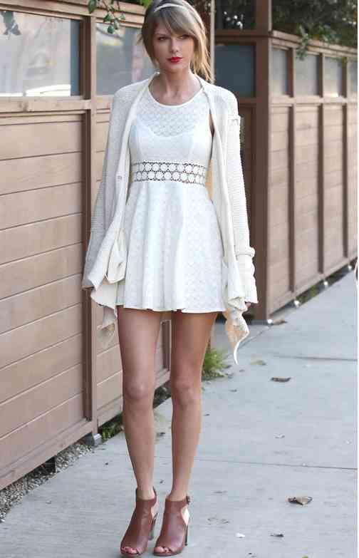 rochie alba taylor swift