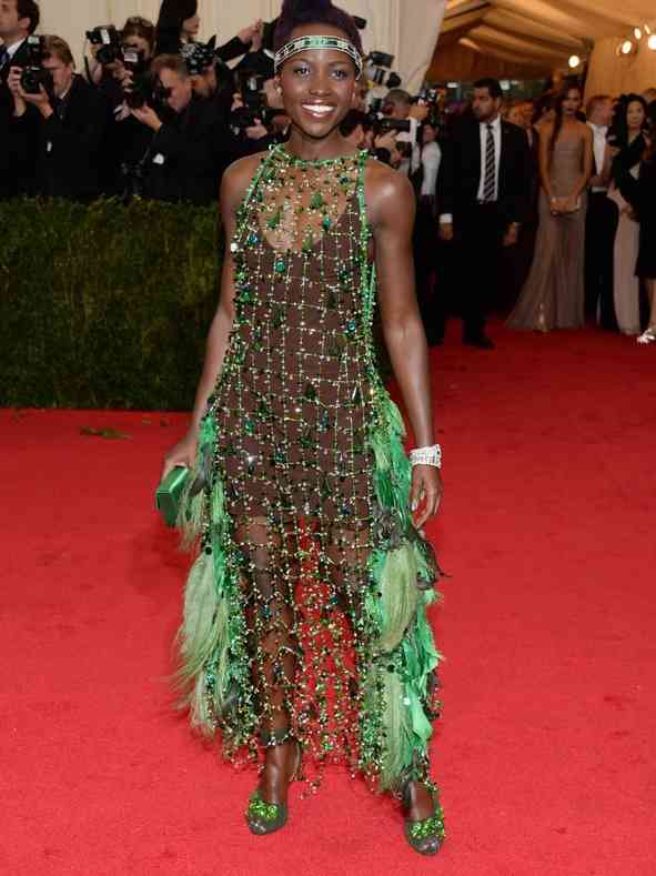 rochie cu cristale si pene