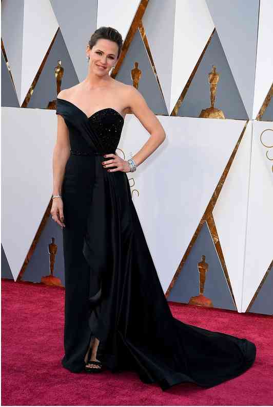 tinuta oscar jennifer garner