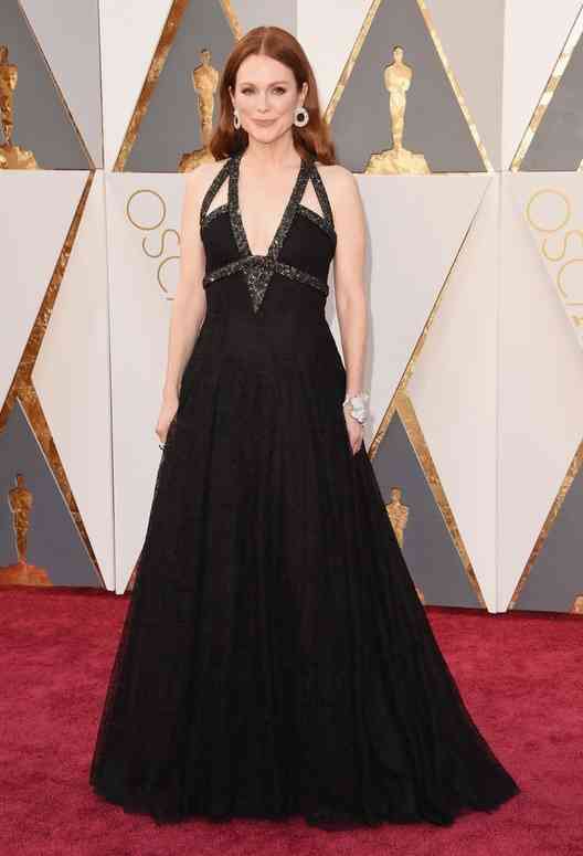 tinuta oscar julianne moore