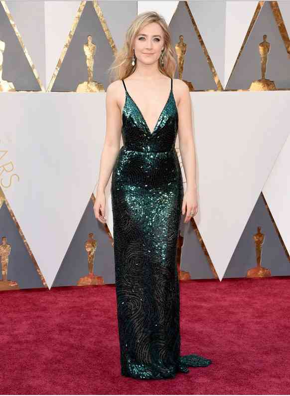 tinuta oscar saoirse ronan