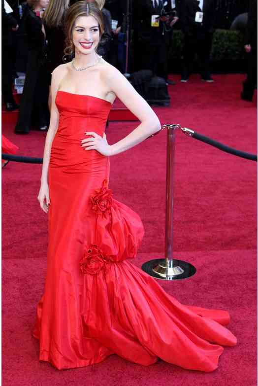 tinuta anne hathaway