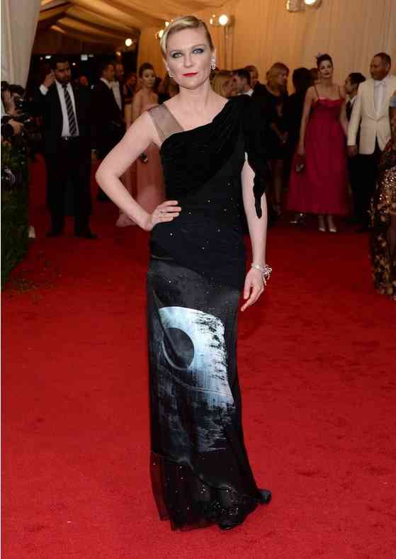 tinuta kirsten dunst