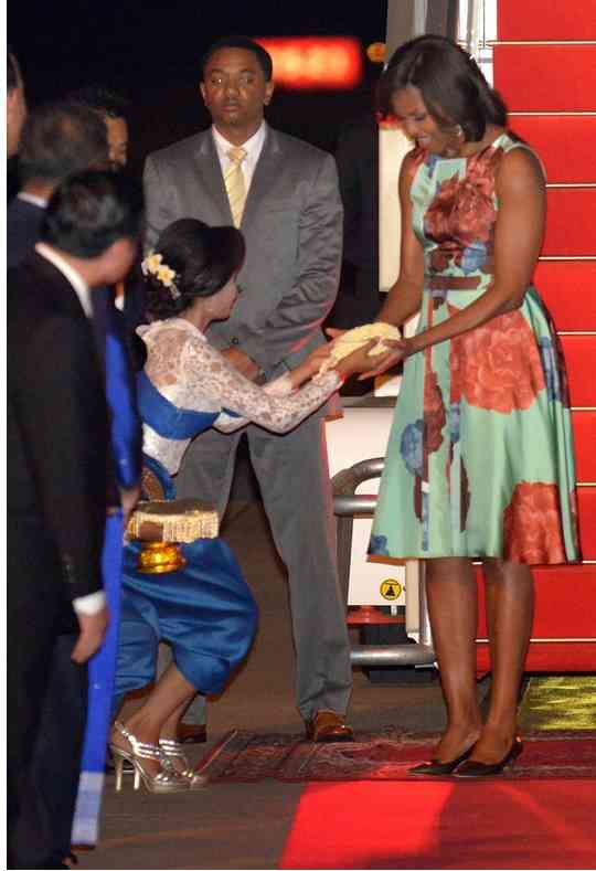 tinuta michelle obama cambogia